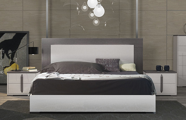 White Lacquer with Metallic Bed